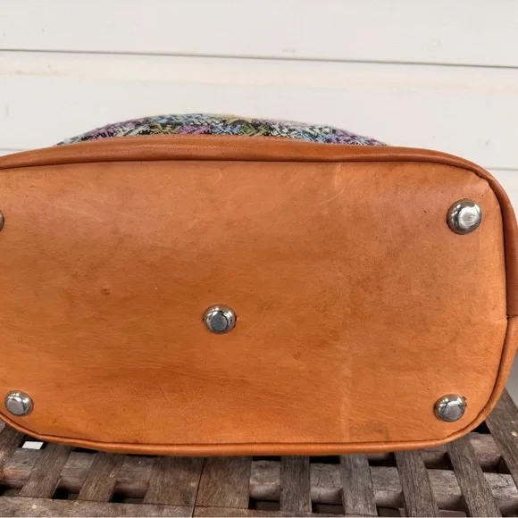 Leather embroidered Huipil bag - Picture 5 of 9